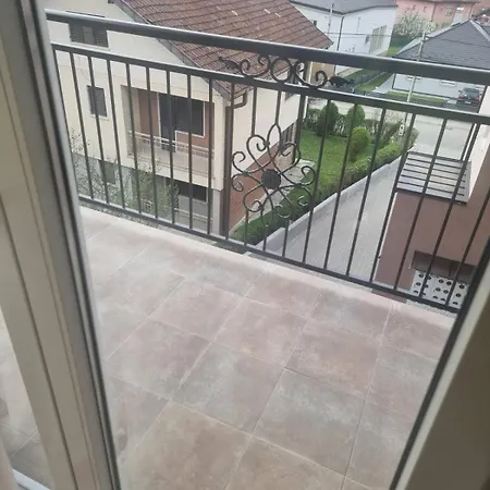 Dora *