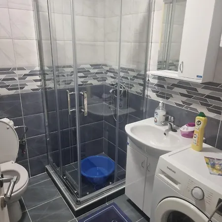 Apartment Dora *